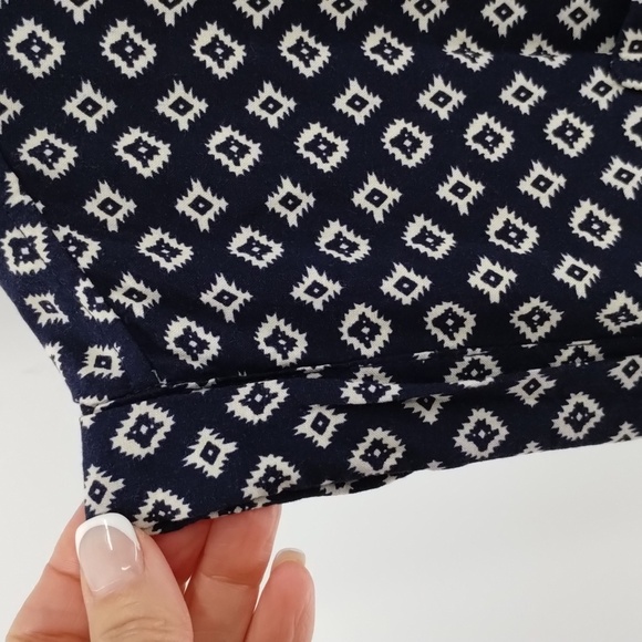 Jachs Girlfriend size large button down short sleeve navy and white collard - Picture 5 of 8